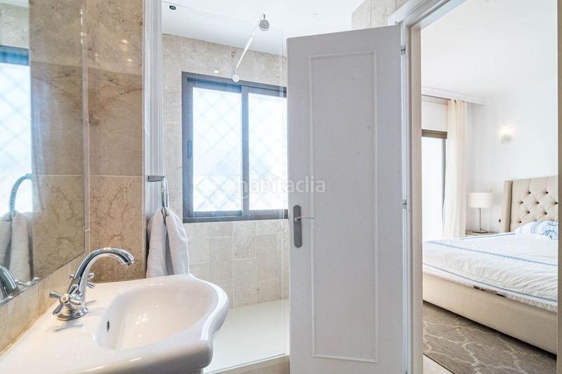 Foto 10b184a2-86b2-4a3a-abb6-a37ad7057dc4. Lloguer casa adossada amb calefacció piscina a Las Brisas Marbella