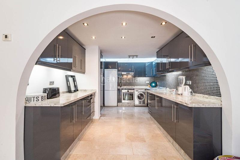 Foto 10bb1bf1-6de8-4584-b1ac-9c0eafee7d8b. Rent semi detached house with heating pool in Las Brisas Marbella