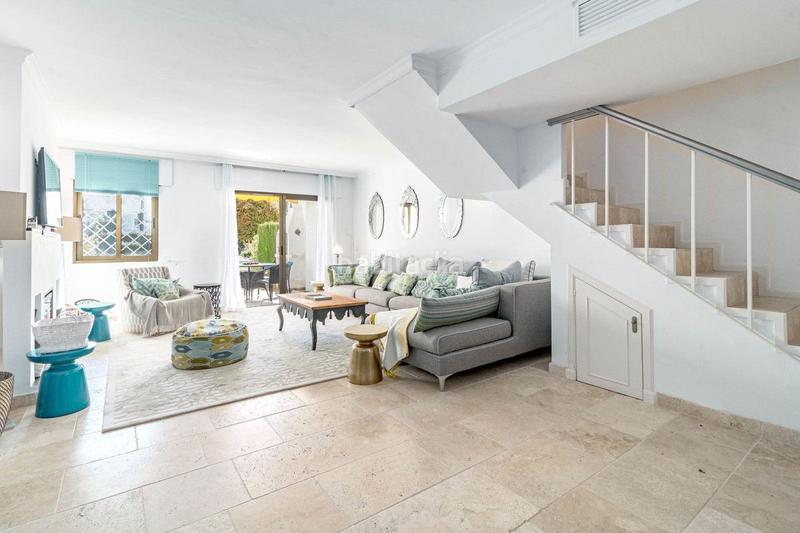 Foto 2312d016-20b6-461b-825a-3b8646fd2fd2. Rent semi detached house with heating pool in Las Brisas Marbella