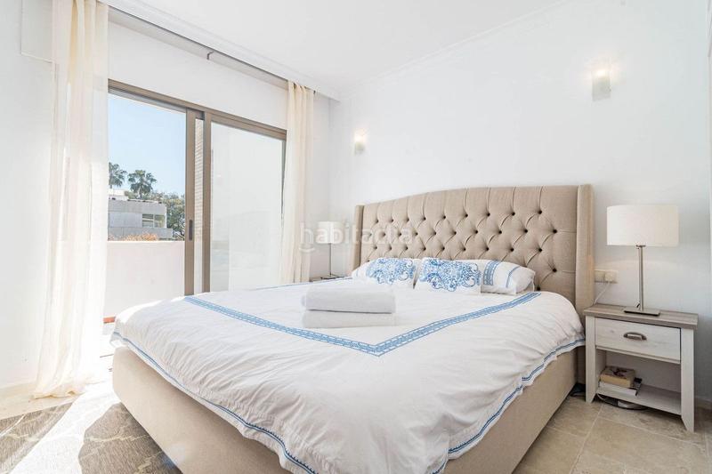 Foto b3bf066e-e564-4d19-8c1c-9900eb119612. Rent semi detached house with heating pool in Las Brisas Marbella