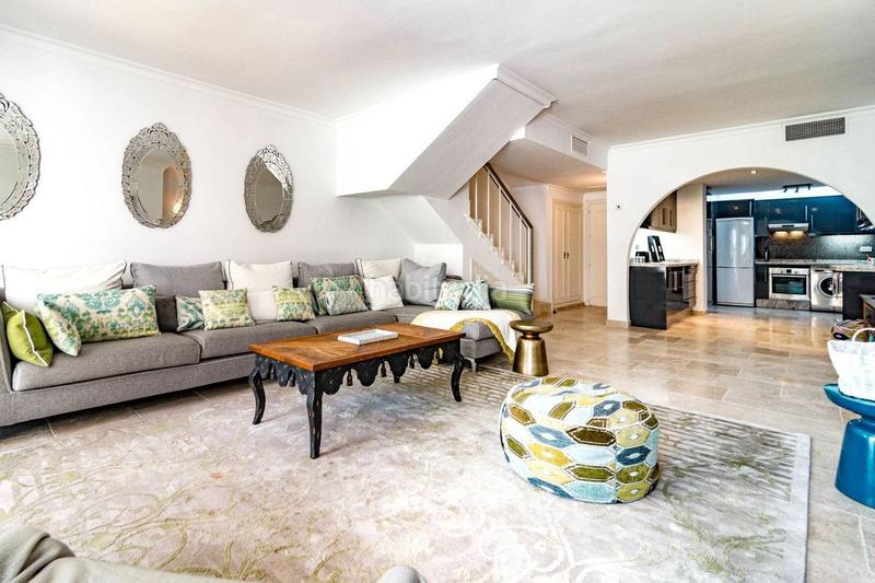 Foto c32073bc-f895-46f7-9ffd-5ba39ee46477. Rent semi detached house with heating pool in Las Brisas Marbella