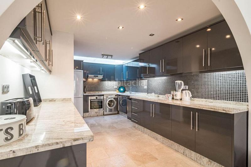 Foto fed0c811-739c-4af0-b4b9-57568b2b8d5f. Rent semi detached house with heating pool in Las Brisas Marbella