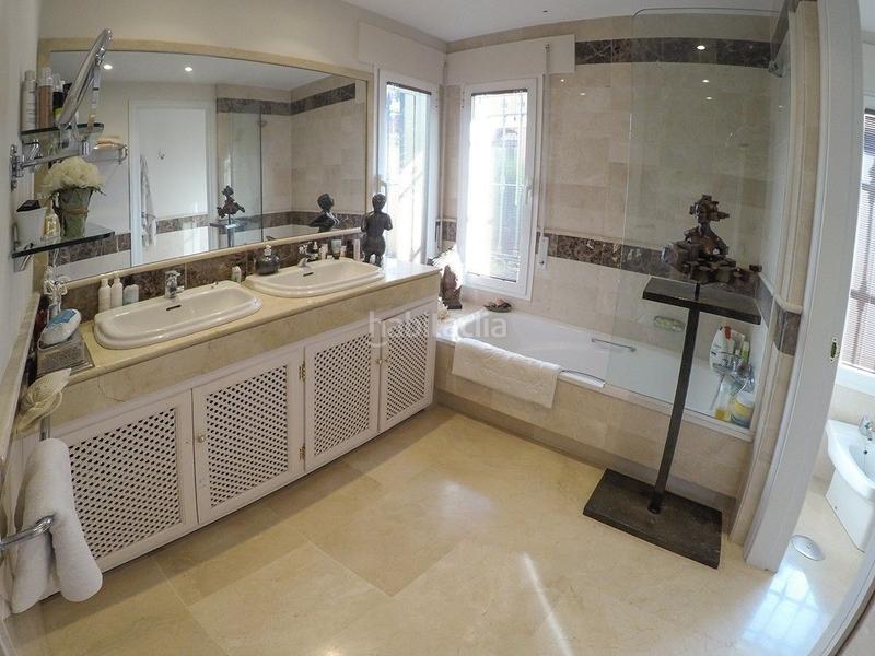 Foto 1feb4250-d5a4-438a-84b7-d77fc75544d8. Chalet mit heizung pool in Sierra Blanca Marbella