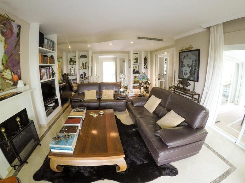 Foto 3b30c520-f6e2-474a-b9bc-a97bc5534a18. Chalet mit heizung pool in Sierra Blanca Marbella