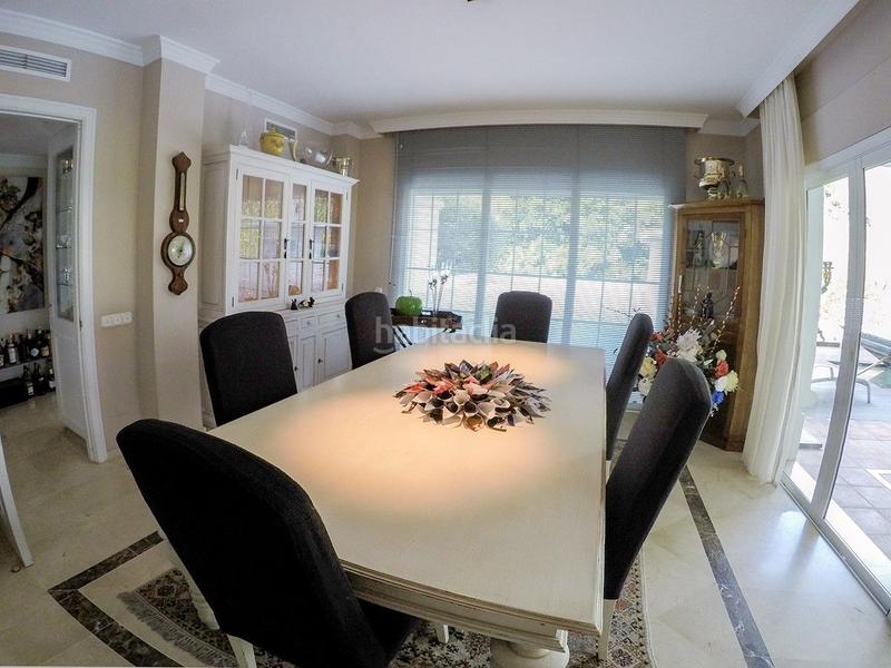 Foto 6da92166-b45d-49c7-ac17-eb418fbd8961. Chalet mit heizung pool in Sierra Blanca Marbella