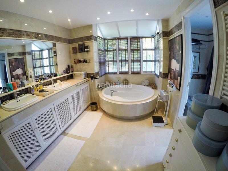 Foto 9a996902-0e5e-4940-8c70-bebb3db969f9. Chalet mit heizung pool in Sierra Blanca Marbella