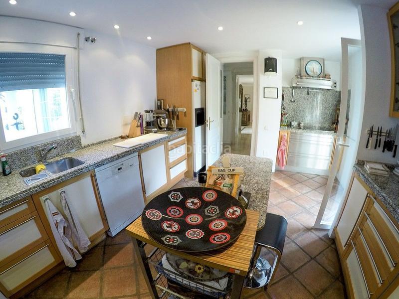 Foto f799e049-f078-4d4c-a612-80ae1f4626e2. Chalet mit heizung pool in Sierra Blanca Marbella