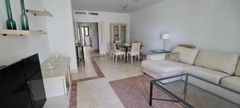 Foto 4b63c1df-8f88-40e8-bbfb-f74a396f4156. Miete appartement mit heizung pool in Nueva Atalaya Estepona