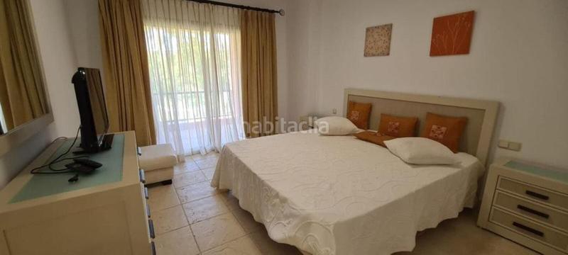 Foto b3a99de9-90f9-46e0-acc3-cbb19d6ecb89. Miete appartement mit heizung pool in Nueva Atalaya Estepona