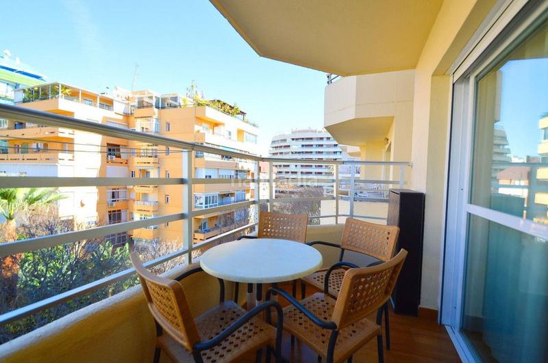 Foto 079419fa-cb17-42c0-8edf-c54b26ec581e. Alquiler apartamento estupendo apartamento en Playa de la Fontanilla Marbella