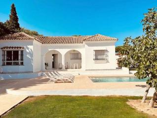 Maison à Guadalobón. Estupendo chalet en estepona