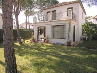 Haus in Atalaya - Isdabe. Estupendo chalet en atalaya, estepona