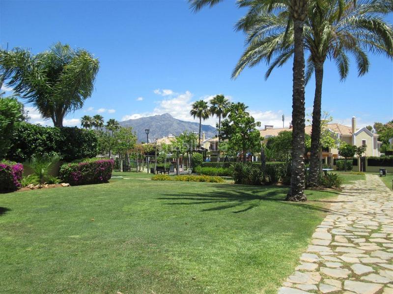 Foto c4b690a1-193f-4744-aad0-7b351a9d79e7. Miete reihenhaus mit heizung pool in Guadalmina Alta Marbella