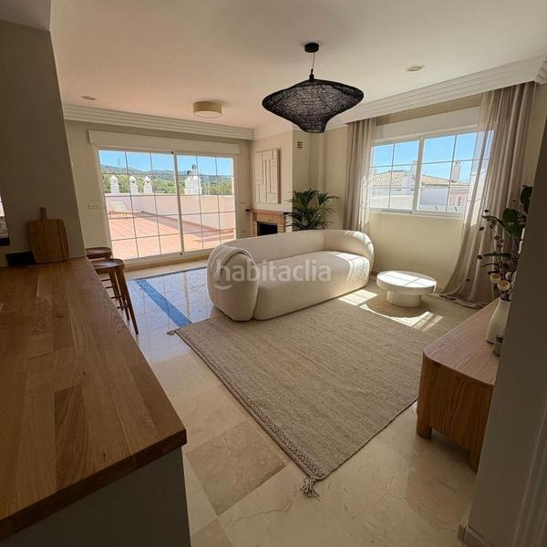 Foto 91e0a899-a878-4bda-ae6e-8fdc918cc270. Àtic amb calefacció piscina a Río Real Marbella