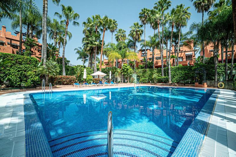 Foto 309b6f43-4537-4c05-860c-494c5dbda2d8. Alquiler casa adosada fantástica casa adosada en milla de oro, en Marbella