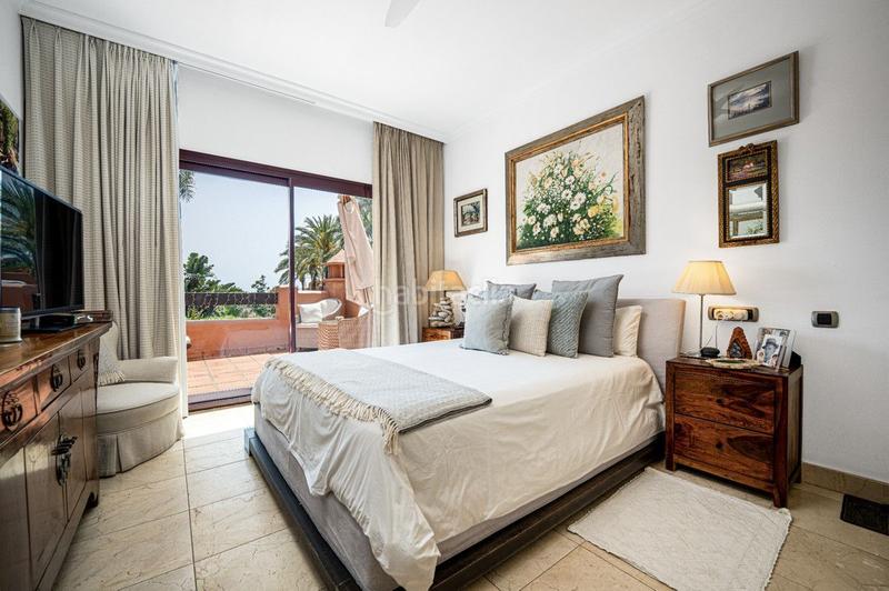 Foto 7a8873cf-7050-4ace-ad55-05d771e9af98. Alquiler casa adosada fantástica casa adosada en milla de oro, en Marbella