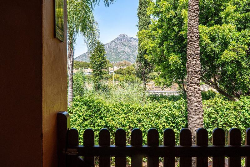 Foto 8964284f-bb65-41dc-bad6-6a91bb759ac6. Alquiler casa adosada fantástica casa adosada en milla de oro, en Marbella