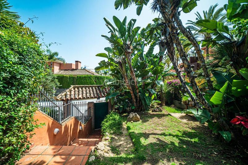 Foto d6af38ca-8fa2-4c3a-853e-c4611693d2ca. Alquiler casa adosada fantástica casa adosada en milla de oro, en Marbella