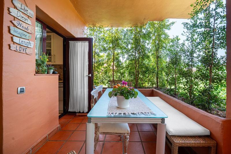 Foto e69bb12a-ec2b-40ef-b097-ae82fc45b2e8. Alquiler casa adosada fantástica casa adosada en milla de oro, en Marbella