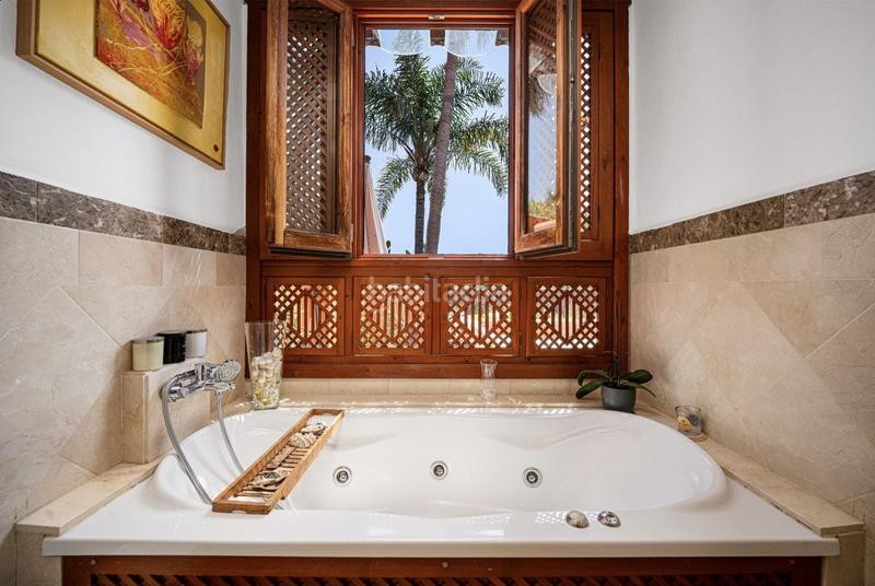 Foto ef4b21e6-4a67-48f7-a078-9154e8211064. Alquiler casa adosada fantástica casa adosada en milla de oro, en Marbella