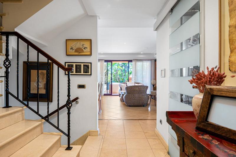 Foto f5dca8ce-a6f9-4216-90d9-50d5fa03bfec. Alquiler casa adosada fantástica casa adosada en milla de oro, en Marbella