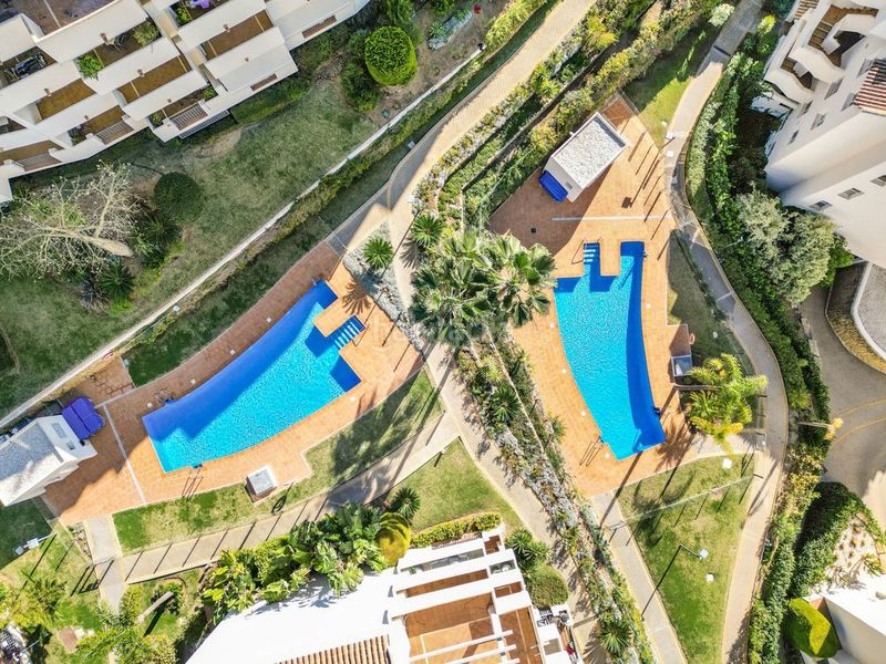 Foto 4c0842c3-eb8a-4b45-9de1-76237c51306a. Lloguer apartament amb calefacció piscina a Elviria Marbella