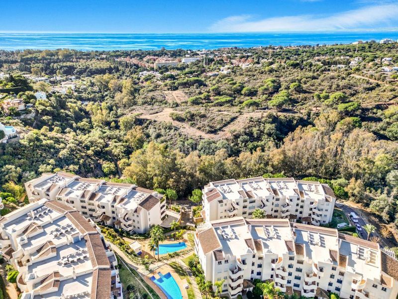 Foto b2c7a7bd-8235-47c1-ac69-69ba49d6417c. Lloguer apartament amb calefacció piscina a Elviria Marbella