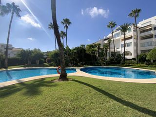 Apartament a Nueva Atalaya. Estupendo apartamento en atalaya, estepona