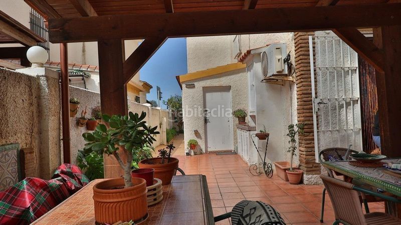 Foto da5f0d22-bea8-4acb-9ff3-92e17a8beb5b. Casa adossada amb calefacció piscina a Guadalmar Málaga