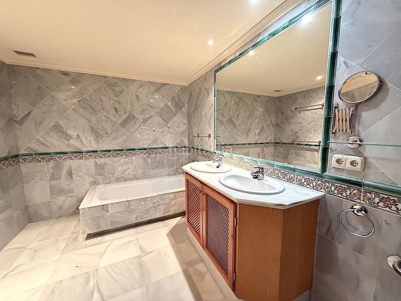 Foto aa0c368c-67f8-402a-b04a-a147047270d2. Apartament amb calefacció piscina a La Quinta Benahavís