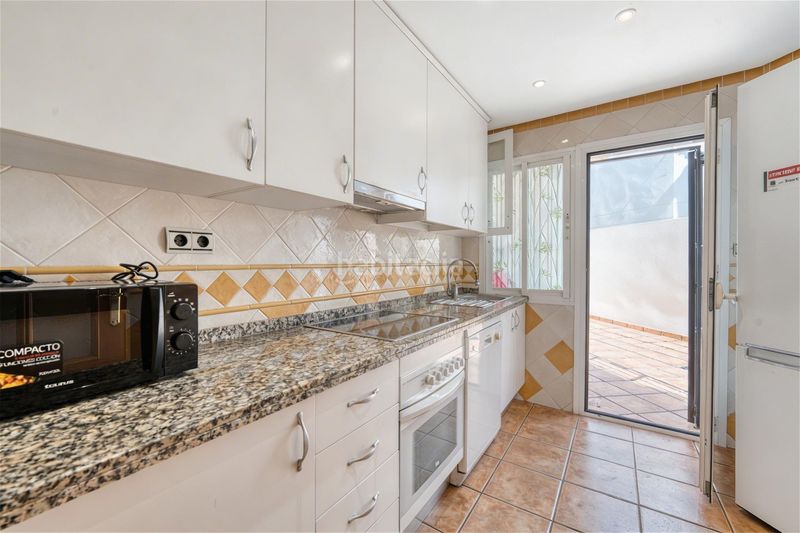 Foto 16bd9c9c-84e3-4854-9b2e-e74b073a061b. Casa adossada amb calefacció piscina a Costabella Marbella