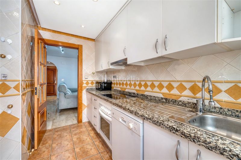 Foto 4123051f-6c63-464d-8690-8edd4f1d86f3. Casa adossada amb calefacció piscina a Costabella Marbella