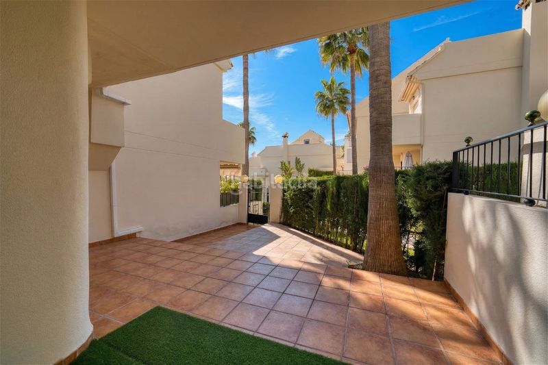 Foto ba0e9824-b48f-45a9-a364-101cdad15d6f. Casa adossada amb calefacció piscina a Costabella Marbella