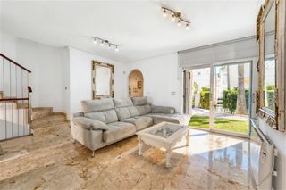 Casa adossada a Costabella. Estupenda casa adosada en costabella, marbella