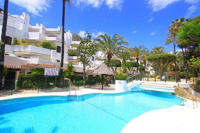 Foto 4267d498-3be9-488d-99e4-48e93566df3f. Àtic amb calefacció piscina a Real de Zaragoza Marbella