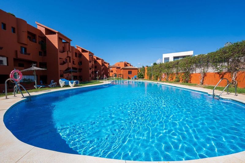 Foto 6d4fde0f-0ffe-4dd0-8d3c-2f6e793bf15c. Àtic amb calefacció piscina a El Castillo Manilva