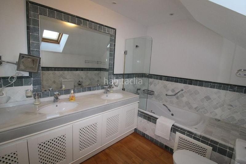 Foto a3e3d2d3-4bd7-4505-8d60-57a07738c3d9. Lloguer àtic amb calefacció piscina a lomas de Marbella club Marbella