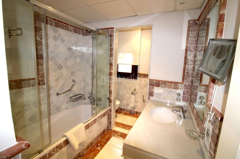 Foto 22d41b3f-3008-4bc6-8ce7-fd76e618e34f. Miete dachwohnung mit heizung pool in lomas de Marbella club Marbella