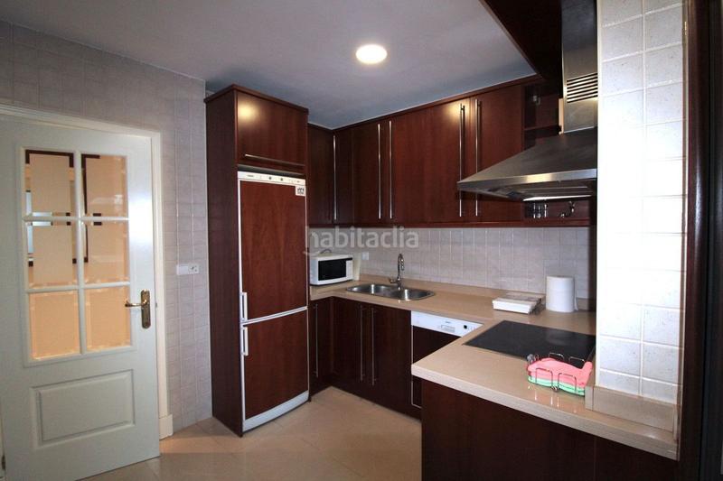 Foto 4c0662b5-9d42-4728-8c6c-3c69d94f8d2f. Miete dachwohnung mit heizung pool in lomas de Marbella club Marbella