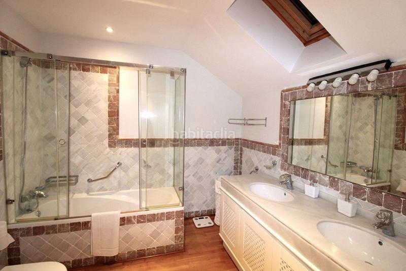 Foto f5b7628d-a6bb-48c4-a626-9bfc0f944b21. Miete dachwohnung mit heizung pool in lomas de Marbella club Marbella