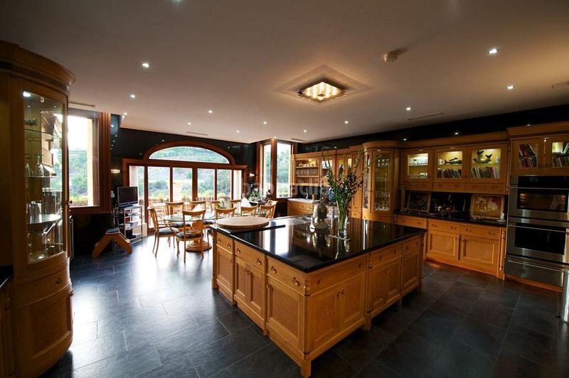 Foto c537a03a-9bbf-436e-adde-f36fdd365cb7. Chalet avec chauffage piscine dans La Zagaleta Benahavís