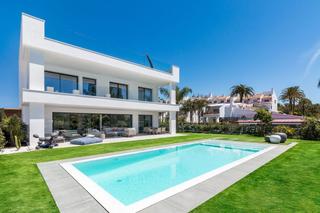 Chalet en Nueva Andalucía centro. Fantástica villa en puerto banús, marbella