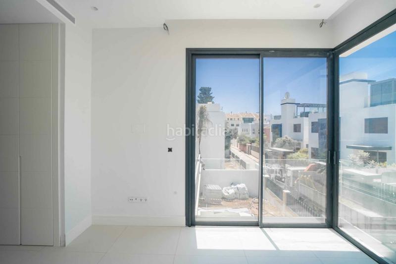 Foto 53bd3f9d-9cd8-4c71-833c-e719636f4e8e. Chalet fantástica villa de lujo en Las Lomas de Río Verde Marbella