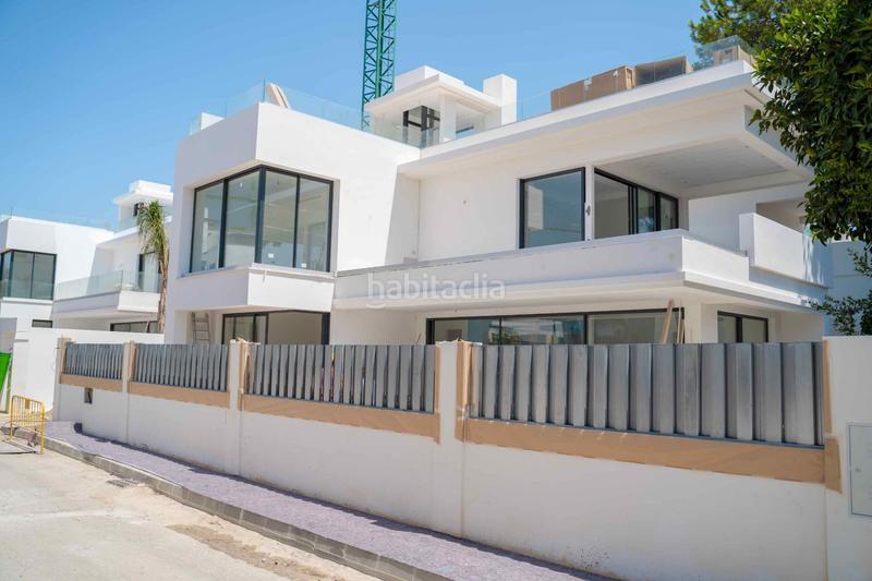 Foto 9663cb1d-87c3-401f-9afc-dd2fd765c4d3. Chalet fantástica villa de lujo en Las Lomas de Río Verde Marbella