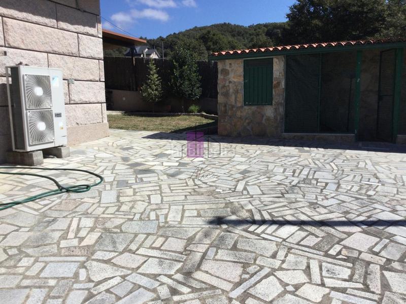 Foto b24c26bf-5f88-4f2f-b829-e65304fa6ba7. Casa con riscaldamento parcheggio in Lobeira