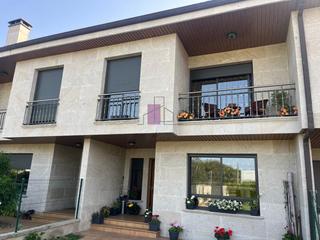 Casa adossada a Coles