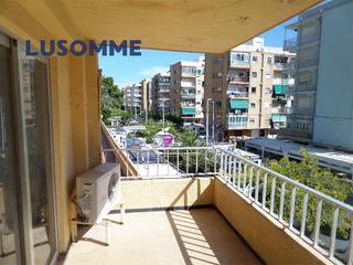 Pis  Carrer caravel-les. Sin comisión inmobiliaria. piso con piscina comunitaria a 550m d