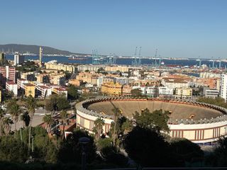 Pis a San Bernabé. En venta piso en algeciras