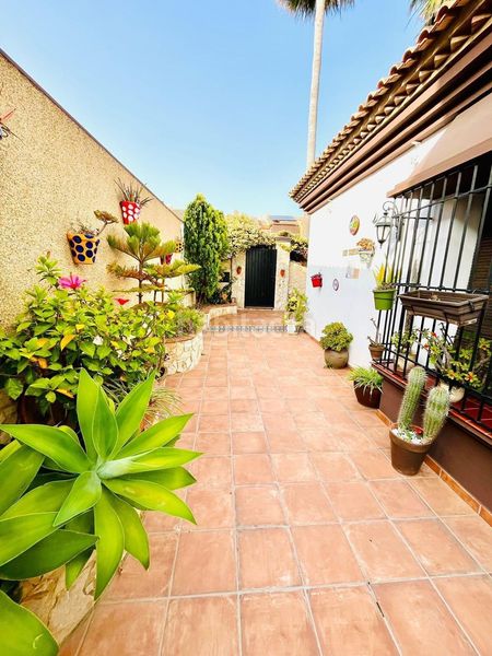 Foto 28566a6c-5b28-4650-afb0-68c74549e5a8. Chalet  en getares con piscina privada! en San García Algeciras