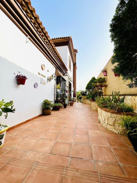 Foto 2fed9a85-0088-4223-85a3-976eec86dc11. Chalet  en getares con piscina privada! en San García Algeciras